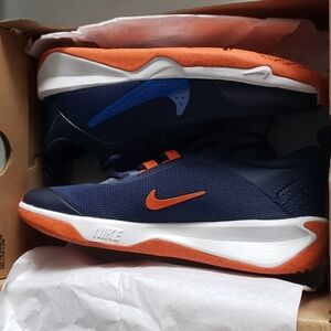 NIKE Omni Multi-Court Girls Sneakers size 5y